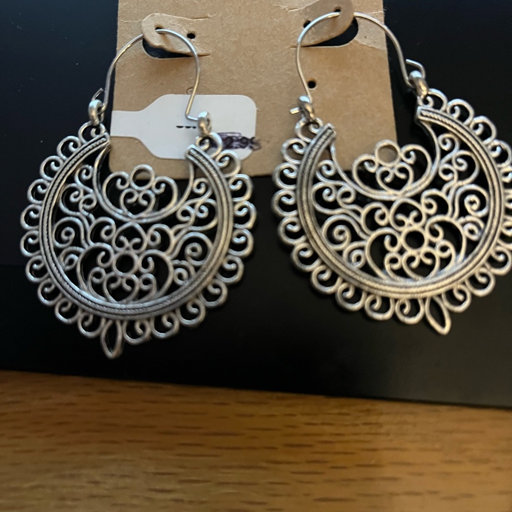 ❤️5 for $15 Elegant Silver Filigree Hoop Earrings